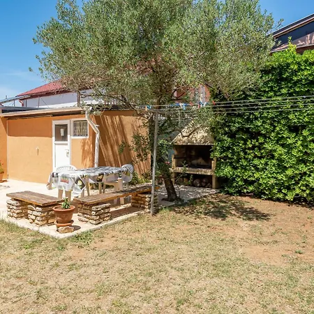 Cozy In Privlaka With Kitchen Apartment *