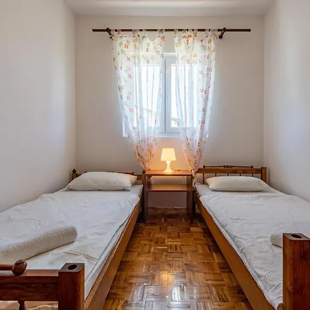 Cozy In Privlaka With Kitchen