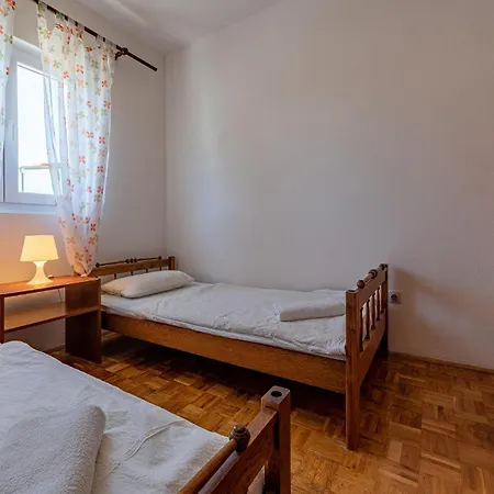 Cozy In Privlaka With Kitchen Apartment *