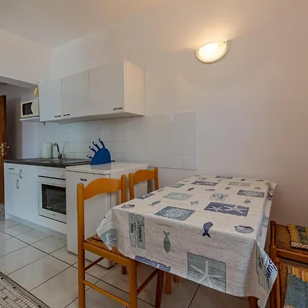 Cozy In Privlaka With Kitchen Privlaka (Zadar)